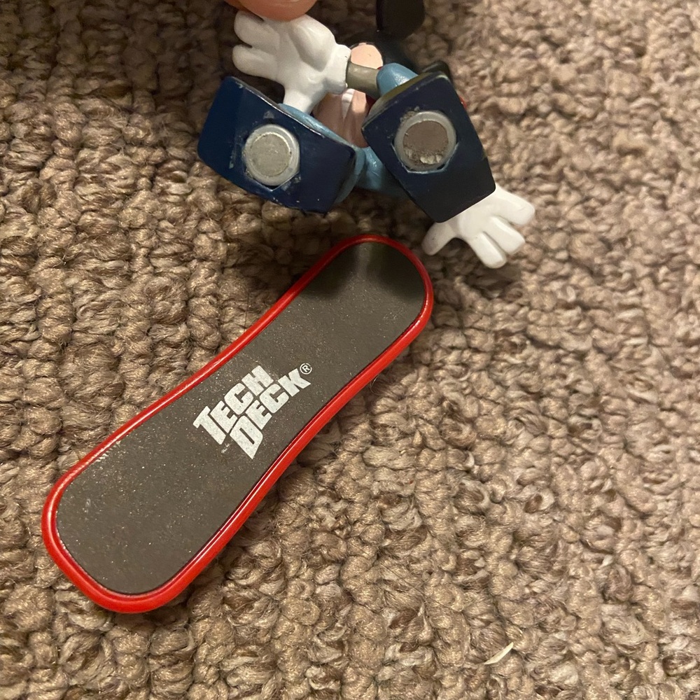Tech Deck Mickey Mouse Kids Toy - Picture 6 of 8